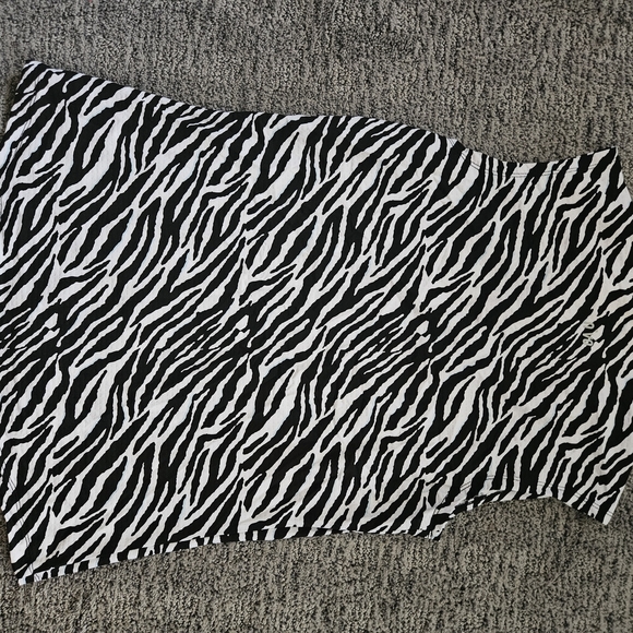 Zebra Print Sleeveless Top - Picture 2 of 5